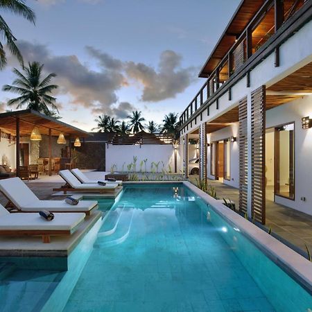 Villa Sakura. Luxury 3 Bedroom Villa. Selong Belanak Extérieur photo